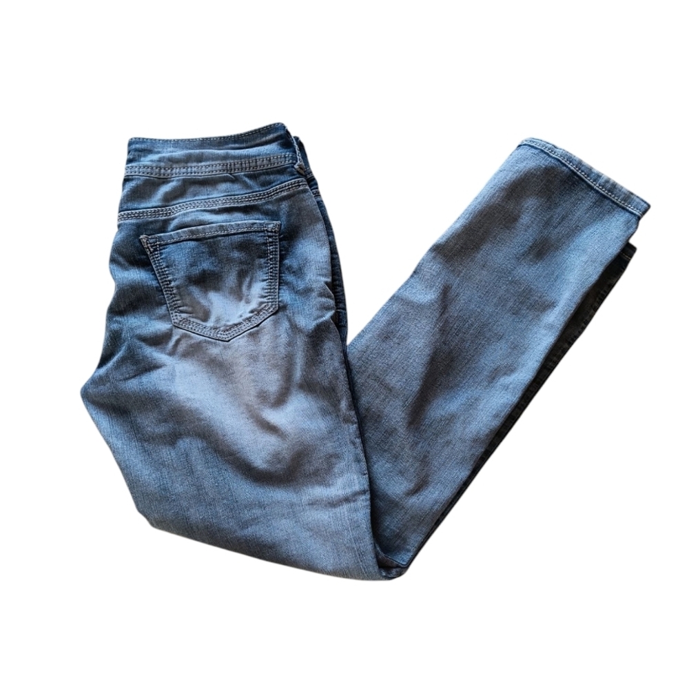 Maurices Light Wash Jegging Size M